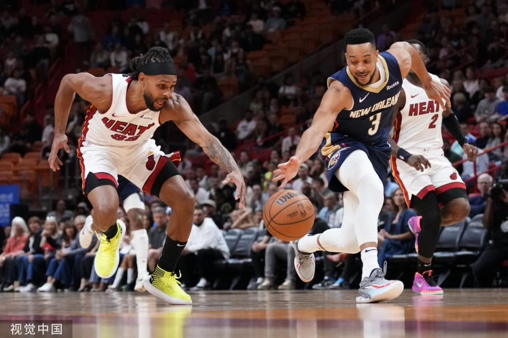 爱德华兹中国行：用中文喊话球迷别着急 拿着酒瓶参加活动